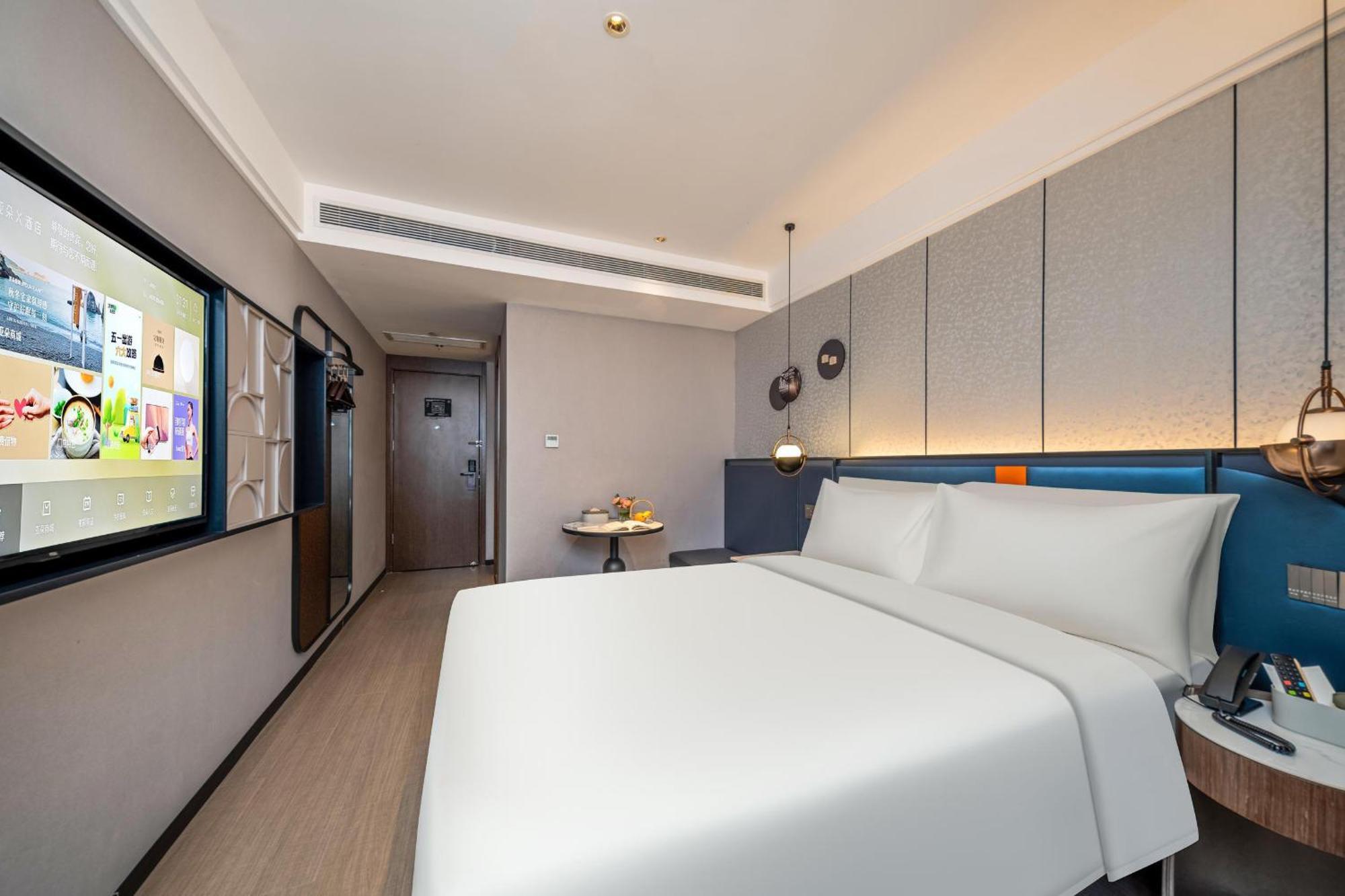 Atour X Bund East Nanjing Road Pedestrian Street Hotel