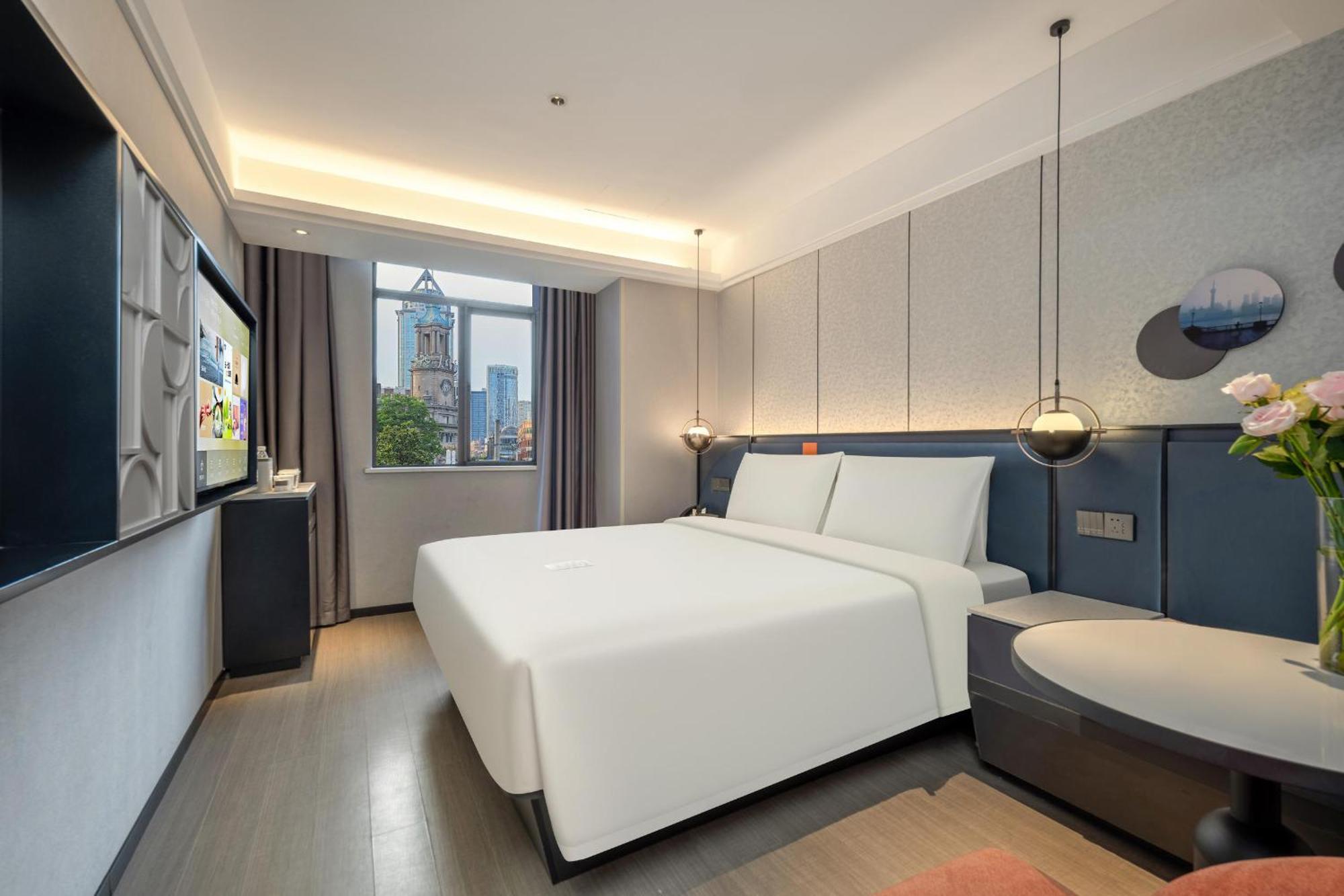 Atour X Bund East Nanjing Road Pedestrian Street 4*