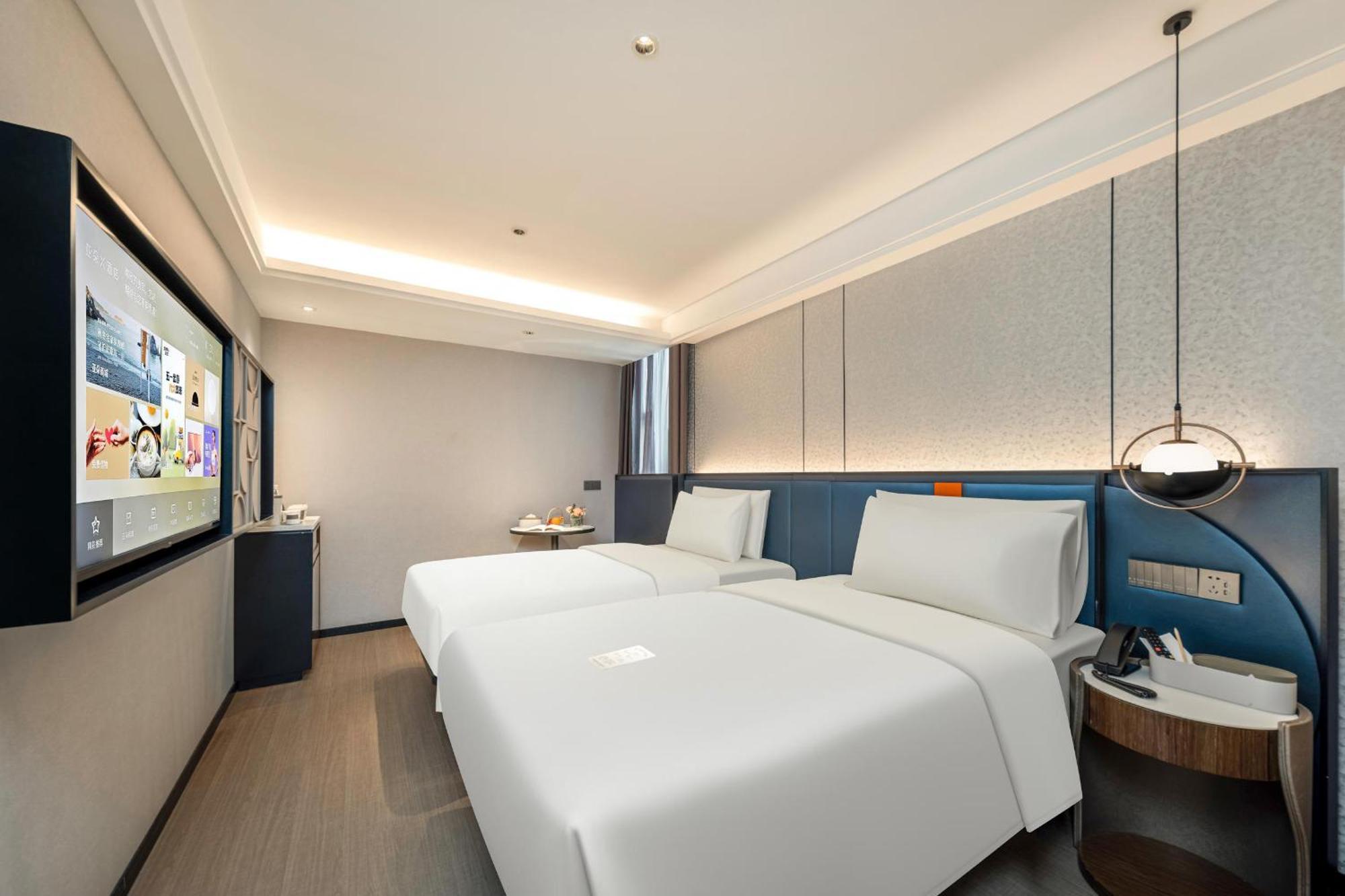 Atour X Bund East Nanjing Road Pedestrian Street Hotel 4*